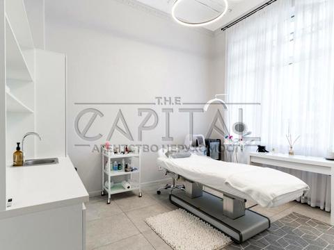 коммерческая по адресу Андрея Верхогляда ул. (Михайла Драгомирова), 15-А