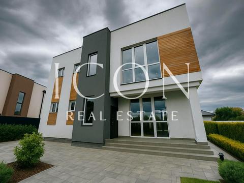 будинок за адресою Набережна вул., 8