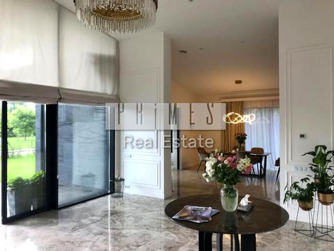 будинок за адресою Набережна вул.