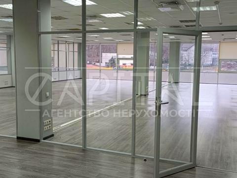 комерційна за адресою Нововокзальна вул., 2