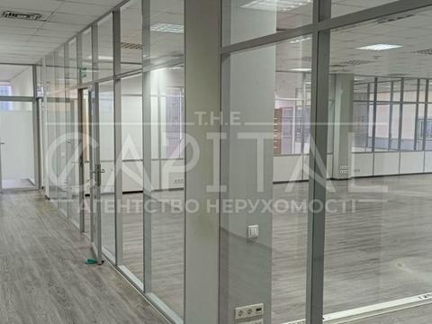 комерційна за адресою Нововокзальна вул., 2