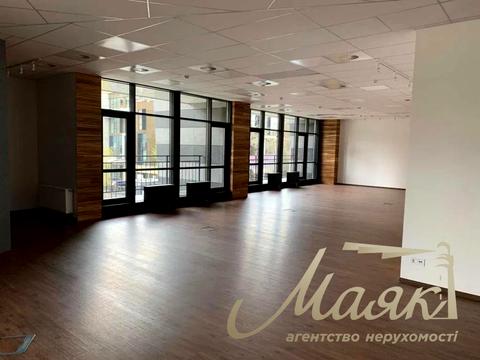 комерційна за адресою Лабораторна вул., 7