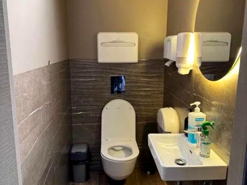 комерційна за адресою Лабораторна вул., 7