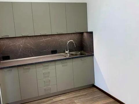 комерційна за адресою Лабораторна вул., 7