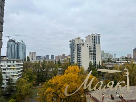 комерційна за адресою Миколи Міхновського бульв. (Дружби Народів), 19-А