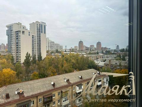 комерційна за адресою Миколи Міхновського бульв. (Дружби Народів), 19-А