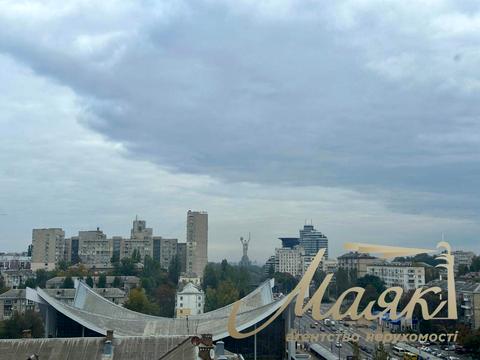 комерційна за адресою Миколи Міхновського бульв. (Дружби Народів), 19-А