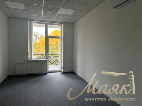 комерційна за адресою Миколи Міхновського бульв. (Дружби Народів), 19-А