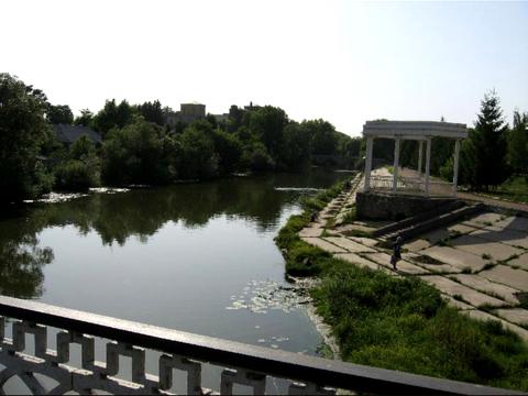 комерційна за адресою Шевченка, 1