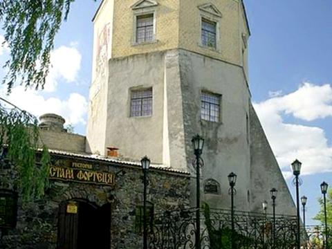 комерційна за адресою Шевченка, 1