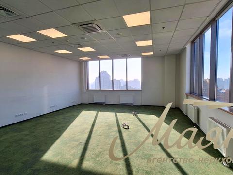 комерційна за адресою Князів Острозьких вул. (Московська), 32/2