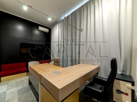 комерційна за адресою Богдана Хмельницького вул., 32