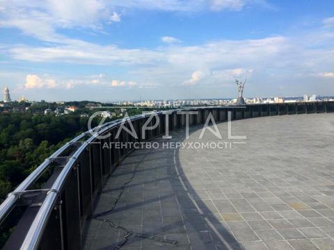 комерційна за адресою Болсуновська вул. (Сергія Струтинського), 13-15