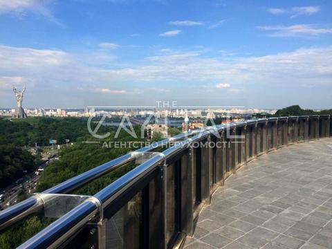 комерційна за адресою Болсуновська вул. (Сергія Струтинського), 13-15