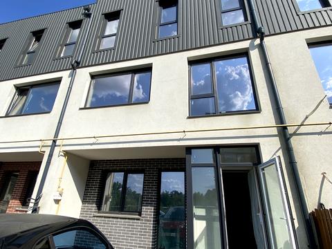 будинок за адресою Молодіжна вул., 10