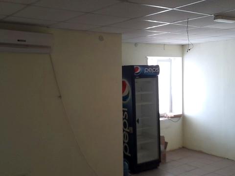 комерційна за адресою Будівельників вул., 2