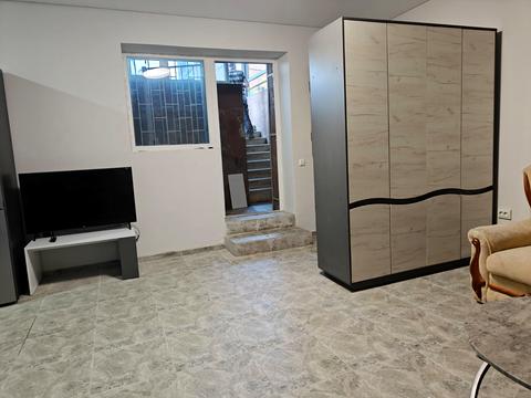 комерційна за адресою Нижня Берегова вул., 1