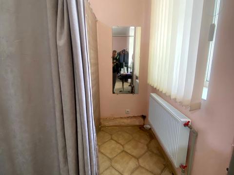 комерційна за адресою Кам'янецька вул., 102