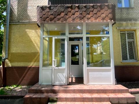 комерційна за адресою Кам'янецька вул., 102