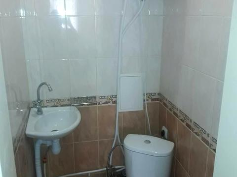 комерційна за адресою Кам'янецька вул., 102