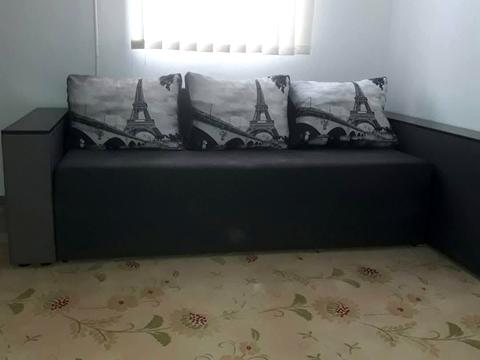 комерційна за адресою Кам'янецька вул., 102