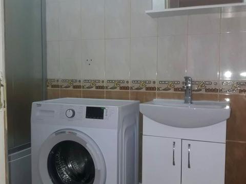 комерційна за адресою Кам'янецька вул., 102