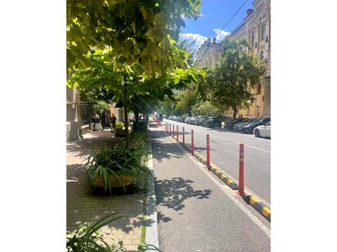 комерційна за адресою Лисенка вул., 1