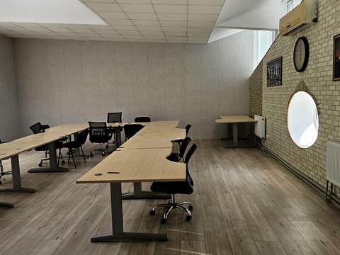 комерційна за адресою Проскурівського підпілля вул., 25