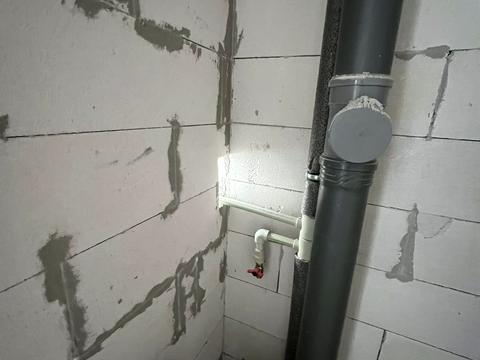 комерційна за адресою Зарічанська вул., 3/4