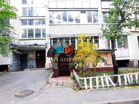 комерційна за адресою Васильківська вул., 42