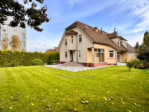 будинок за адресою Крутогірна вул., 52