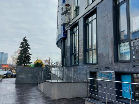 комерційна за адресою Центральна вул., 21-А