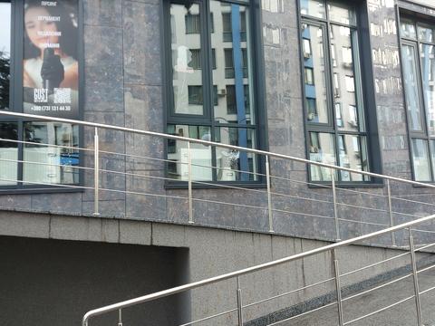 комерційна за адресою Центральна вул., 21-А