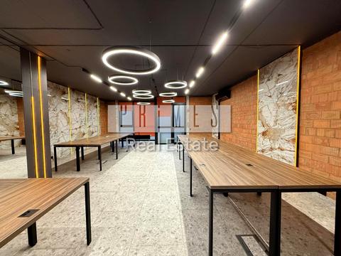 комерційна за адресою Джона Маккейна вул. (Івана Кудрі), 1