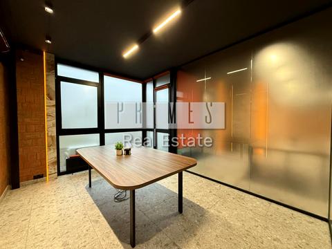 комерційна за адресою Джона Маккейна вул. (Івана Кудрі), 1