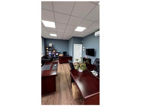 комерційна за адресою Жилянська вул., 68