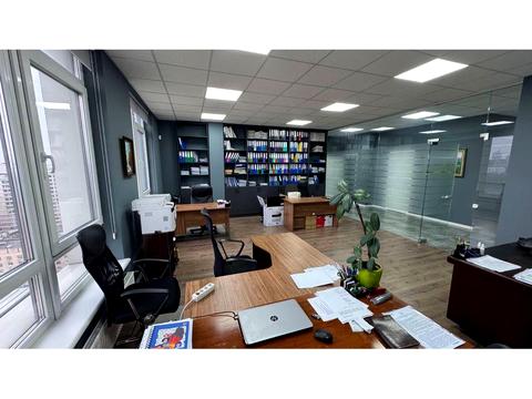 комерційна за адресою Жилянська вул., 68