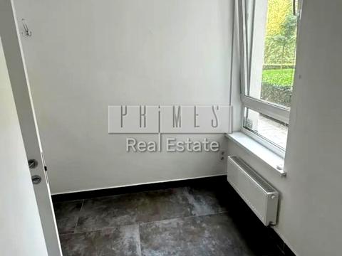 комерційна за адресою Салютна вул., 2-Б