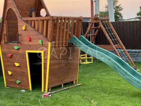 будинок за адресою Набережна вул.