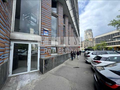 комерційна за адресою Львівська пл., 1