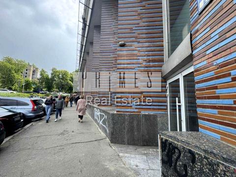 комерційна за адресою Львівська пл., 1