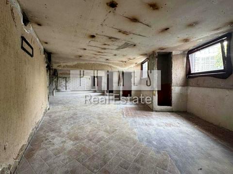 комерційна за адресою Львівська пл., 1