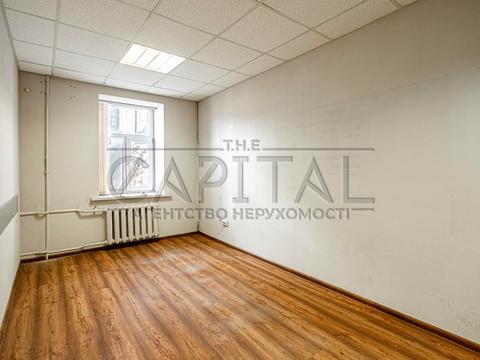 комерційна за адресою Хорива вул., 7А