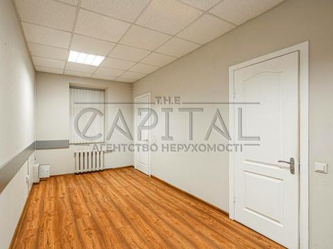 комерційна за адресою Хорива вул., 7А