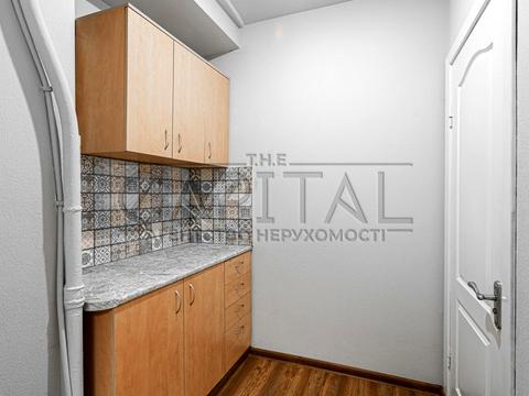 комерційна за адресою Хорива вул., 7А