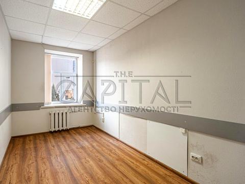 комерційна за адресою Хорива вул., 7А