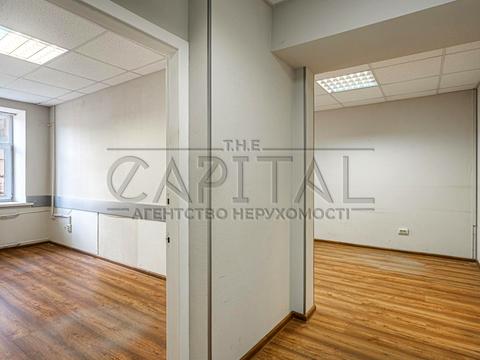 комерційна за адресою Хорива вул., 7А