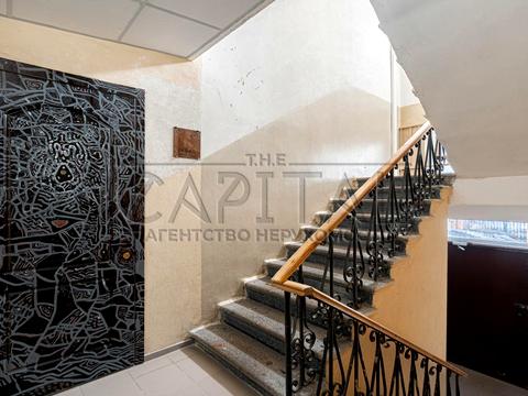 комерційна за адресою Хорива вул., 7А