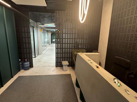 комерційна за адресою Вадима Гетьмана вул., 1