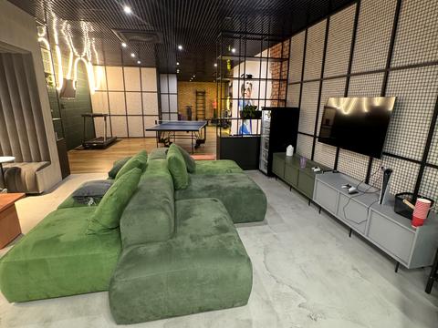 комерційна за адресою Вадима Гетьмана вул., 1